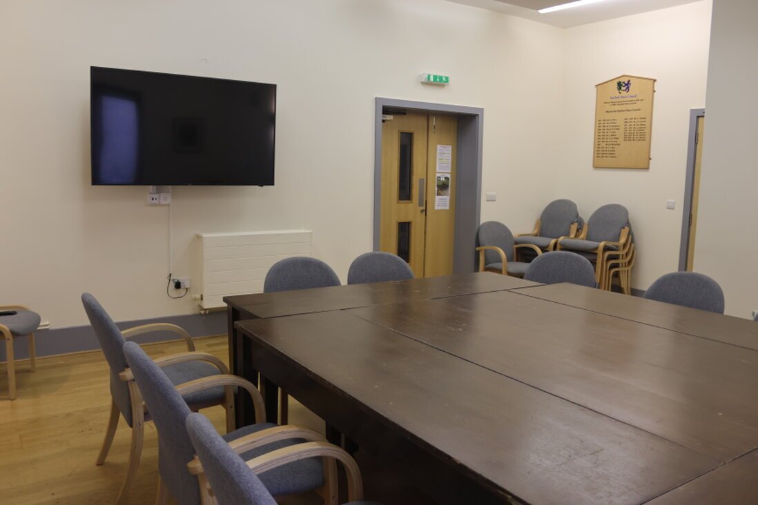 Meeting room with AV display and conferencing setup